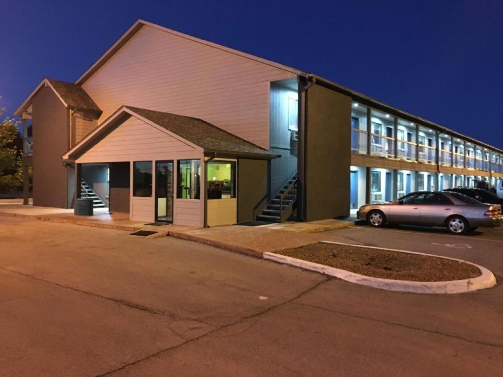 Econo Lodge Inn & Suites Enid Exterior photo